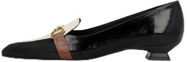 Lodi Zapatos de salón para Mujer. Diseño Sencillo y Elegante. Charol con Adorno Estribo metálico. Tacón de 2.5 cm. Punta Afilada. Planta en Piel con New Gel. Serie BED5530. Color Negro.