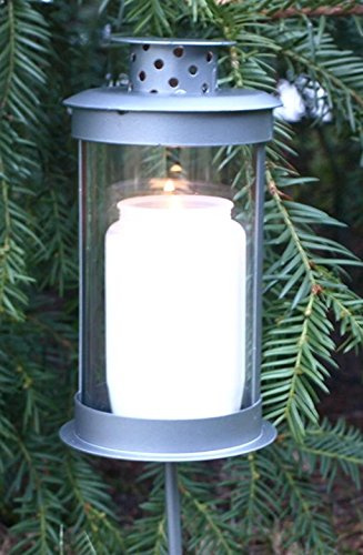 Runde Grablaterne mit Stab inklusive ca. 52 Stunden Grabkerze. Höhe 16cm