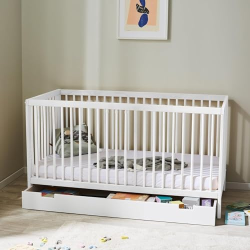Kids Collective Babybett Kinderbett Gitterbett 70x140 höhenverstellbar & herausnehmbare Sprossen mit Schublade und Matratze | Buchenholz Weiss sehr stabil Made in Europe | von Geburt bis 6. Lebensjahr