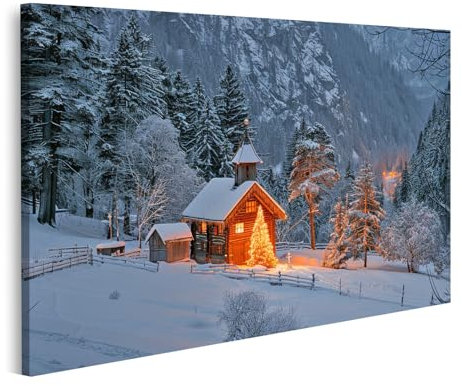 islandburner Quadro su tela Piccola capanna in legno con albero di Natale illuminato nella radura della foresta innevata con panorama di montagna