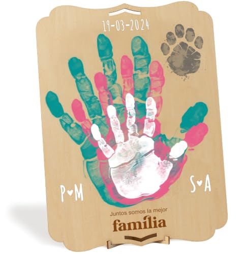 nagu® Famiglia. Cornice Impronte Neonato. Regalo in Legno 30x22 cm, Spazio per Impronta Piede e Mano del Bebè o di tutta la Famiglia e Foto. Include Supporto e Kit di Lettere per Nomi e Date