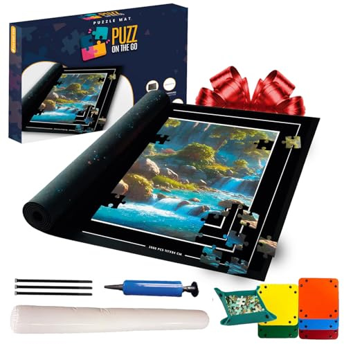 Puz on The Go® | Tapis de Puzzle Pliable Géant 140x100cm | Support Puzzles 3000 Pièces | Feutre Doux Anti-dérapant | Transport Facile | Gonfleur et Organisateurs Inclus | OriginalCorner®