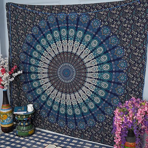 FURNISHFUL FINESSE Wandteppich, Mandala-Pfau, Marineblau, 213 x 228 cm | Dekorative Baumwoll-Wanddecke für Wohnzimmer, Schlafzimmer oder Boho-Räume; vielseitig als Wandbehang und Heimdeko.