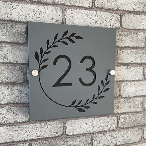 Placa de Número de Casa Personalizada en Acrílico 3D Bicolor (Gris Sin Humo y Negro) con Números Flotantes y Guirnalda, para Interior y Exterior, Ideal para Hogares, Hoteles, Apartamentos y Tiendas