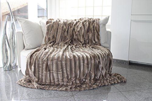 Brandsseller Kuscheldecke Fellimitat doppelseitig 150x200 cm – Flauschige Kunstfelldecke Sofa & Bett, warme Luxus Wohndecke, weich & gemütlich - 100% Polyester, waschbar – Taupe/Grau