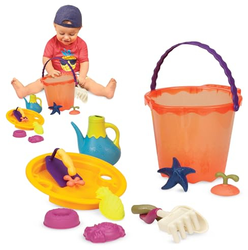 B. toys Sandspielzeug 11 Teile mit Eimer groß – Sandkasten Spielzeug, Strand, Spielplatz mit Schaufel, Sieb, Sandförmchen – Spielzeug ab 18 Monaten