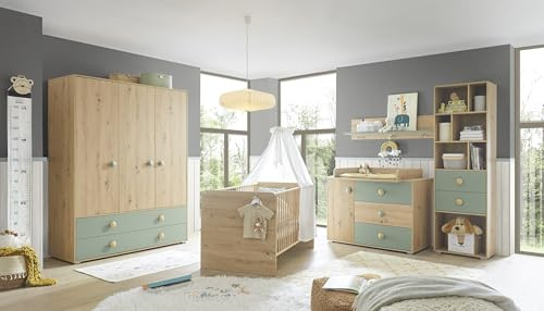 Babyzimmer-Komplettset >Birta< Kleiderschrank 153,8x200x58,2cm, Babybett 78x90x143cm, Wickelkommode 120x99,3x77,6cm, Wandboard 120x30x25,5cm, Regal 60x200x38,2cm, Artisan Eiche Dekor / Salbei.