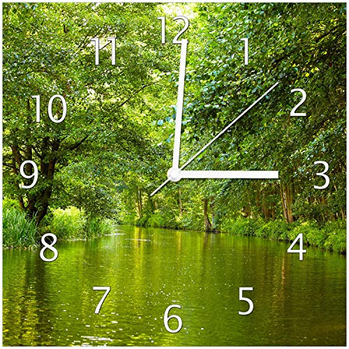 Wallario Design-Wanduhr Spreewald in Brandenburg grüne Wälder und Spiegelungen im Wasser aus Glas, Motiv-Uhr Größe 30 x 30 cm, weiße Zeiger