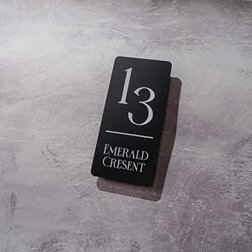 Home Sign Co | Numéro de maison et nom de rue en acrylique | Gris mat et blanc brillant pur 25 cm x 12 cm | Plaque numéro de porte autocollante
