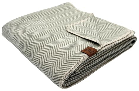 ELFINIO Flanelldecke Elfenweich Fischgrät-Muster (Salbeigrün/Cremeweiß) Made in Austria – weiche & warme Kuscheldecke Wohndecke aus Baumwolle für Couch Sofa Sessel – 140x200 cm
