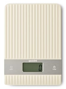 Guzzini. Sous Chef, Bilancia da Cucina con Display LCD Retroilluminato, Portata 5 kg, 4 Unità di Misura, Funzione Tara, Spegnimento Automatico, Bio-based (Cream)