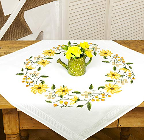 Charming Sonnenschein (Sunshine), kit da ricamo con meravigliosi fiori gialli; tovaglia centrotavola da ricamare 80 x 80 cm; punto croce già delineato; 100% cotone; altissima qualità; kit di cucito adatto a iniziare subito; Kamaca shop