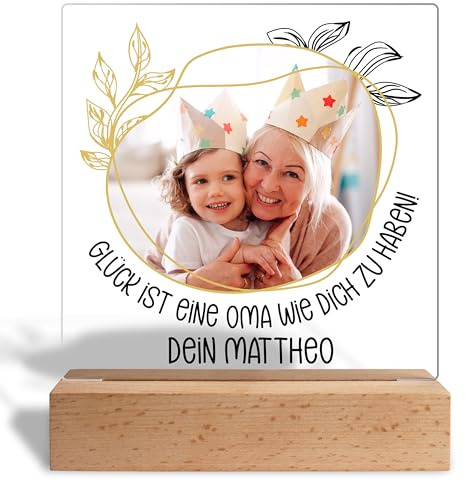 True Statements Personalisiertes Glasbild mit Foto und Namen „Glück ist eine Oma wie dich zu haben!“ - Acrylglas inkl. Holzsockel - 15x18 cm - Foto-Geschenk, Acrylaufsteller