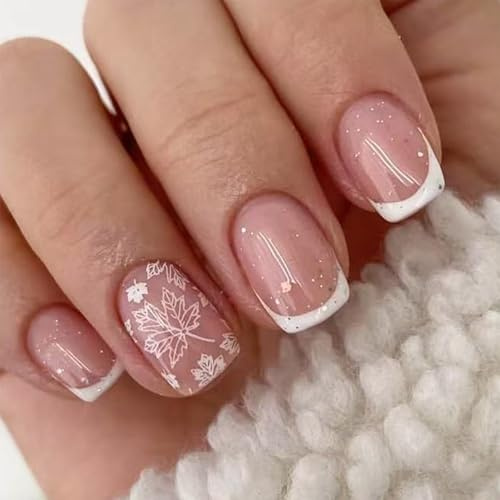 Nymora 24PCS Press On Nails Kurz – Französische Fake Nägel mit Ahornblatt Design, Weiße Herbst-Winter Nägel zum Aufkleben mit Gelfolie Kit