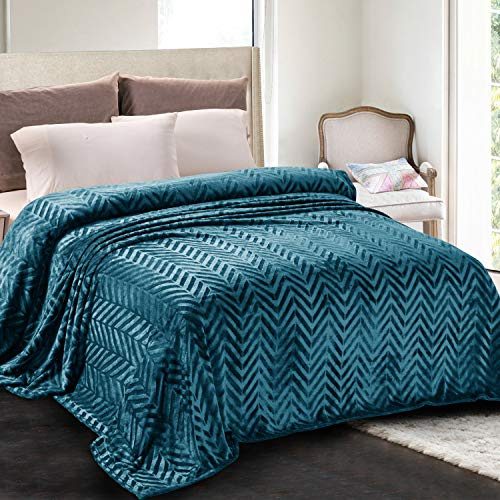 Whale Flotilla Kuscheldecke Flauschig 150x200 cm Sofadecke Fleecedecke | Weiche, Leichte, Kuschelige Tagesdecke, Wohndecke mit Chevronmuster, Warme Flanelldecke, für alle Jahreszeiten, Graublau