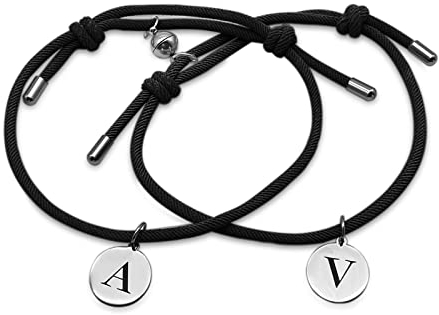 Zelaro Pärchen Armband mit Initialen | Magnetische Partnerarmbänder als Geschenk | Personalisiertes Schmuck mit Gravur für Freund, Freundin | mit Namen (Schwarz)