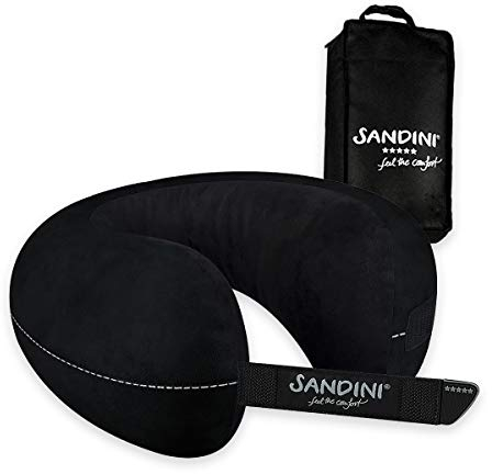 SANDINI TravelFix Regular Size – Mikrofaser – Premium Reisekissen Made in EU/Nackenkissen mit ergonomischer Stützfunktion – Gratis Transporttasche mit Befestigungs-Clip
