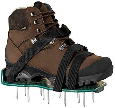 UPP Rasenlüfterschuhe bis Gr. 46 | Schuh-Aufsätze als manueller Aerifizierer | Rasenbelüfter-Schuhe mit 3 Schnallen | Rasenschuhe mit 13 Nägeln | Nagelschuhe für den Garten, Rasen oder Hof