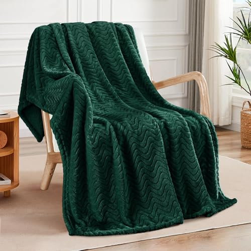 Exclusivo Mezcla Fleece Throw Blanket for Couch Bed, 127x178 CM Super Soft Cozy Blankets with Decorative Wave Textured, Lightweight Plush All Season Use, Forest Green