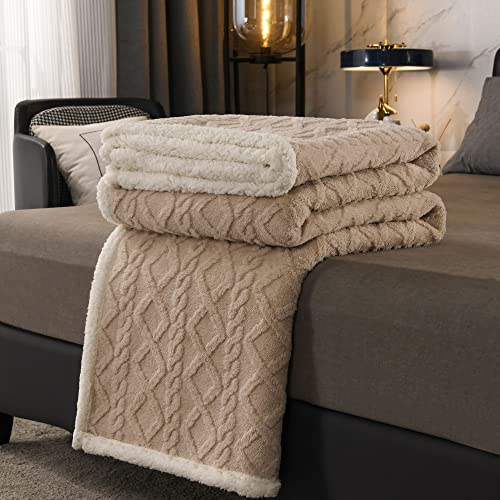 OLDBIAO Winter Kuscheldecke Flauschig Sofaüberwurf 70 x 100 cm Hellkamel Weiß, weich & warm Wohndecke als Couchdecke Bettüberwurf Decke, Plüsch Dicke Decke für Kinder Mädchen