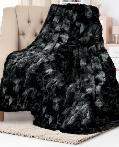 Everlasting Comfort Soft & Comfortable Black Faux Fur Throw Blanket for Couch - (50x65) Minky & Fluffy Fall Blankets & Throws, Plush Fuzzy Cover for Bed, Sofa & Living Room - Cozy Home Decor