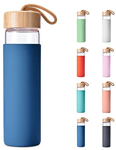 Yomious Botella de agua de vidrio de borosilicato con tapa de bambú y funda de silicona, 20 onzas, sin BPA, ecológica y reutilizable, diseño a prueba de fugas, correa de transporte integrada en la