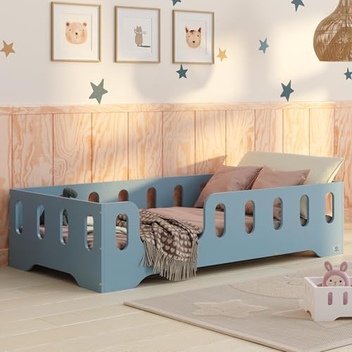 smartwood Golvsäng 90x200 cm Blå - Montessori Barnsäng i trä med FSC-certifikat - TILA 2L med fallskydd och ribbotten, belastningsbar upp till 230 kg - Enkel montering