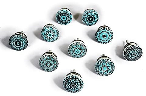 Set von 10 Keramikknöpfen mit floralen Mosaikmustern in Blautönen, handbemalt. Handgefertigte Griffe für Schränke, Schubladen, Kommoden und Kleiderbügel. Klassische Knöpfe mit 40 mm Durchmesser.