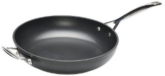 Le Creuset, Sauteuse en Aluminium Forgé avec Poignée d'Assistance, Ø 30 cm, Sans PFOA, Compatible avec Toutes Sources de Chaleur (y Compris Induction), Anthracite/Argenté
