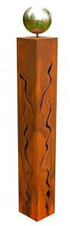 Gartendekoshop24 – Gartensäule Rost, Gartendeko Rostsäule „ROSI“ 100 cm. Rostsäule, mit Edelstahlkugel und Muster, handgefertigt, für draußen. Moderne, Rostsäule, Stele aus Edelrost.