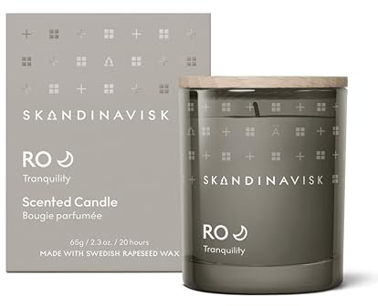 Skandinavisk RO 'Tranquility' Mini Scented Candle. Fragrance Notes: Cut Grass and Fallen Leaves, Cucumber and Wild Violets. 65 g.