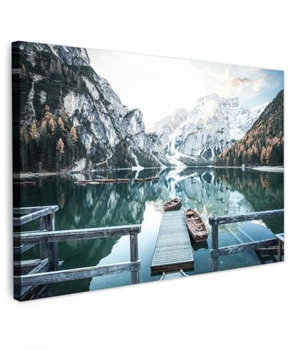 MuchoWow© Wandbilder Groß XXL Wohnzimmer Wanddeko Schlafzimmer Zimmerdeko | 120x80 cm - Wandgemälde Zimmer Deko auf Wand Dekoration Wall Art Natur - Berge - Schnee - Wald - Boot