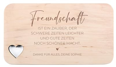 Herz & Heim® Graviertes Frühstücksbrett Freundschaft mit Herz-Ausstanzung – Personalisiertes Holzbrett aus Erlenholz mit Wunschtext