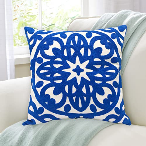 Alysheer Housse de coussin décorative brodée - Motif mandala chic classique - 100 % coton - Pour canapé, salon, chambre à coucher (bleu roi) - 45,7 x 45,7 cm