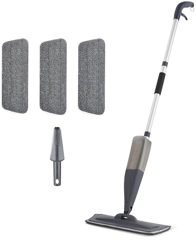 Amazon Basics - Mocio Lavapavimenti a Spruzzo per Pavimenti Bagnati e Asciutti con 3 Panni Lavabili e Raschietto