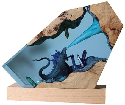 ROXIIFEE Künstlerische Harzlampe mit Feuerspuckende Godzilla, Mikro-Landschaftsdesign mit LED, dekoratives Tischlicht, handgefertigte Dekoration aus Holz und Harz (15 x 19 x 4 cm)