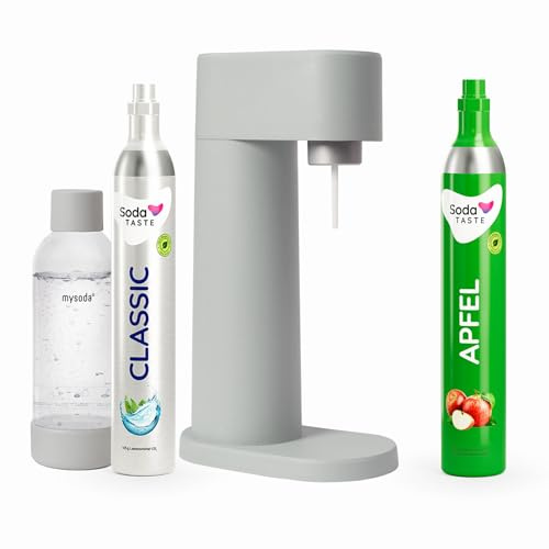 SodaTASTE Sparpaket: Mysoda Woody - Wassersprudler aus erneuerbarem Holzkomposit mit 1L BPA-freier Plastikflasche, CO2-Zylinder Classic + CO2-Zylinder Apfel (Grau)