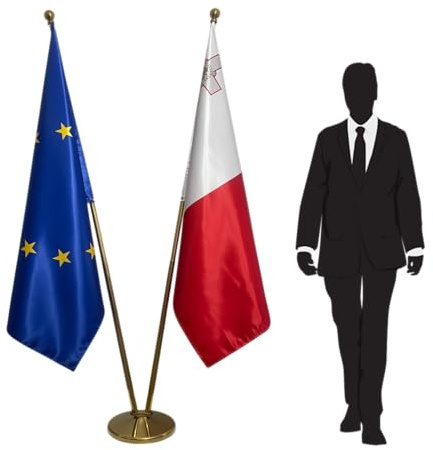Bandiera Malta e Unione Europea con piede e pali in acciaio inox – set protocolari per ambasciate, università, uffici. Piedino Ø 360 mm, acciaio inox finitura dorata, borchie punta rotonda. Codice CN8