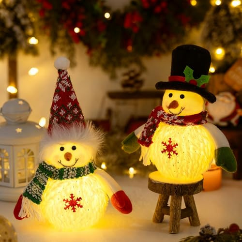 Quintrost Pupazzo di Neve Figure con LED Luci Decorazioni Natalizie Interno, 2 Pezzi Pupazzo di Neve Bambola con Luce LED, Decorazione Natalizia per Desktop Camino Casa Ufficio Regalo di Natale