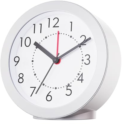 Réveil Matin Analogique à Piles avec Fonction Snooze, Réveil Silencieux Sans Tic-Tac, Cadran Lumineux (Veilleuse), 2 Piles AA Incluses,Mini Design pour Nuit Paisible, Chambre et Voyage, Blanc
