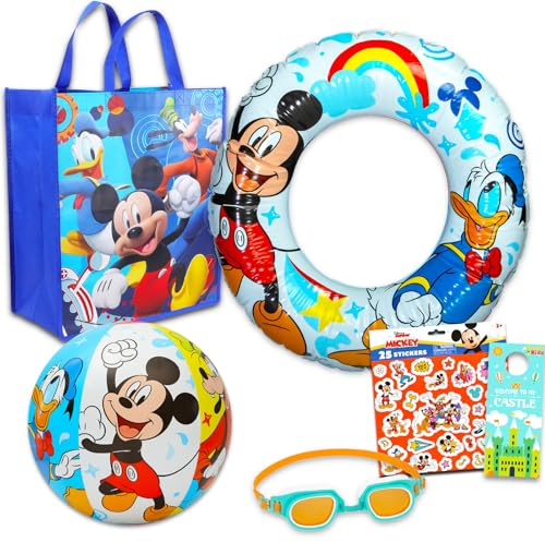 Disney Mickey Mouse Ultimate Beach Set – 6 pezzi Disney Pool Toys Bundle con Mickey Beach Ball, salvagente, occhiali e borsa con coulisse, più adesivi e altro (set regalo Topolino)