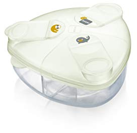 MAM | Boîte doseuse de lait (coloris aléatoire) – Boîte doseuse transparente pour lait en poudre – Doseur de lait pour bébé facile à remplir et à emporter avec 3 compartiments