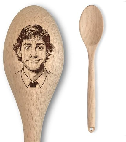 The Laser Factory Cucchiaio di legno ispirato a The Office Jim Halpert – Iscrizione di Jim Halpert – Divertente regalo di cucina per uomini e donne – Articolo non ufficiale per i fan (Jim)