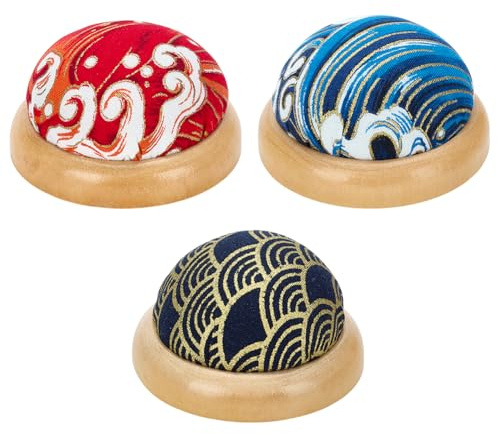 WEBEEDY 3 Styles de Coussin à Epingles avec Base en Bois pour la Couture,Coussin à Epingles en Forme Ronde de Style Japonais Porte-Aiguilles pour DIY(Vague Bleue,Vague Rouge,Ecaille de Poisson Noire)