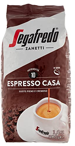 Segafredo Zanetti Caffè in Grani Espresso Casa (Confezione 500 Grammi) - Adatto per Moka - Linea Le Classiche, Chicchi di Caffè a Tostatura media, Gusto pieno e cremoso