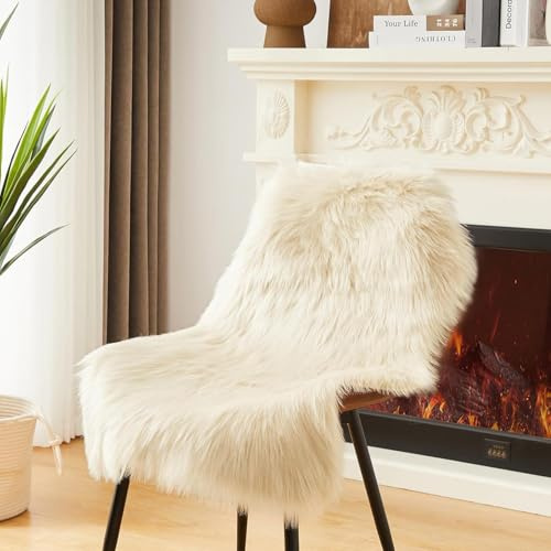 JXLOULAN Faux Lammfell Schaffell Teppich Beige 60x90 cm, Flauschiger Fell Teppich Wohnzimmer Deko Longhair Weicher für Stühle Sofa Schlafzimmer Kinderzimmer