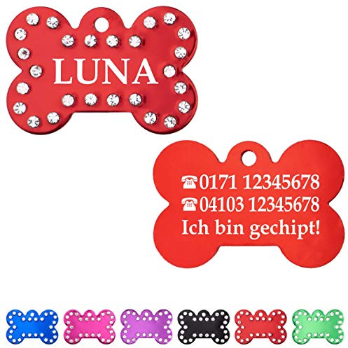 Ibera gifts: Hundemarke mit Gravur - Personalisierte Hundemarke aus glänzendem Aluminium mit Strasssteinen, Größe 40 x 26 mm, ideal für mittelgroße bis große Haustiere (Rot)