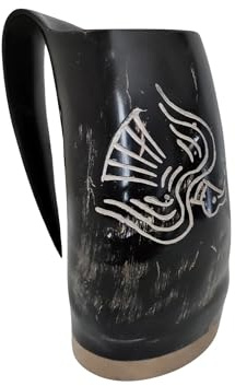 Viking by Heart, äkta oxhorn 15-18 cm lång, vikings drickande horn mugg med träbas | Graverad med Odin's Ravens | 597 ml kapacitet | handgjord horn mugg unika ölgåvor för män, kvinnor