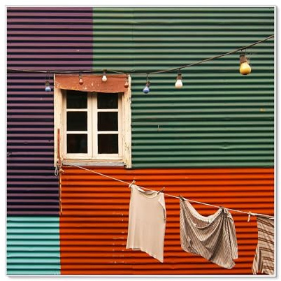 banjado Magnettafel 50 x 50 cm/Magnetwand aus Metall/Magnetpinnwand als Memoboard/Pinnwand Magnettafel Küche, Büro, Kinderzimmer inkl. 4 Magnete & Montageset - Motiv Buntes Haus