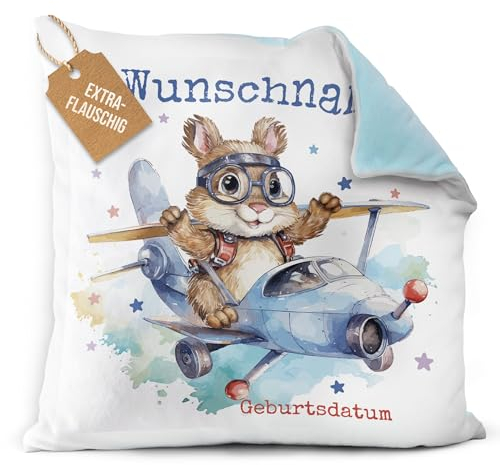 PR Print Royal Flauschiges Kissen für Kinder mit Name und Geburtsdatum selbst gestalten - Flughörnchen im Flugzeug - Flughörnchen Kinderkissen mit Name | 40 x 40 cm, Rückseite Hellblau Flauschig